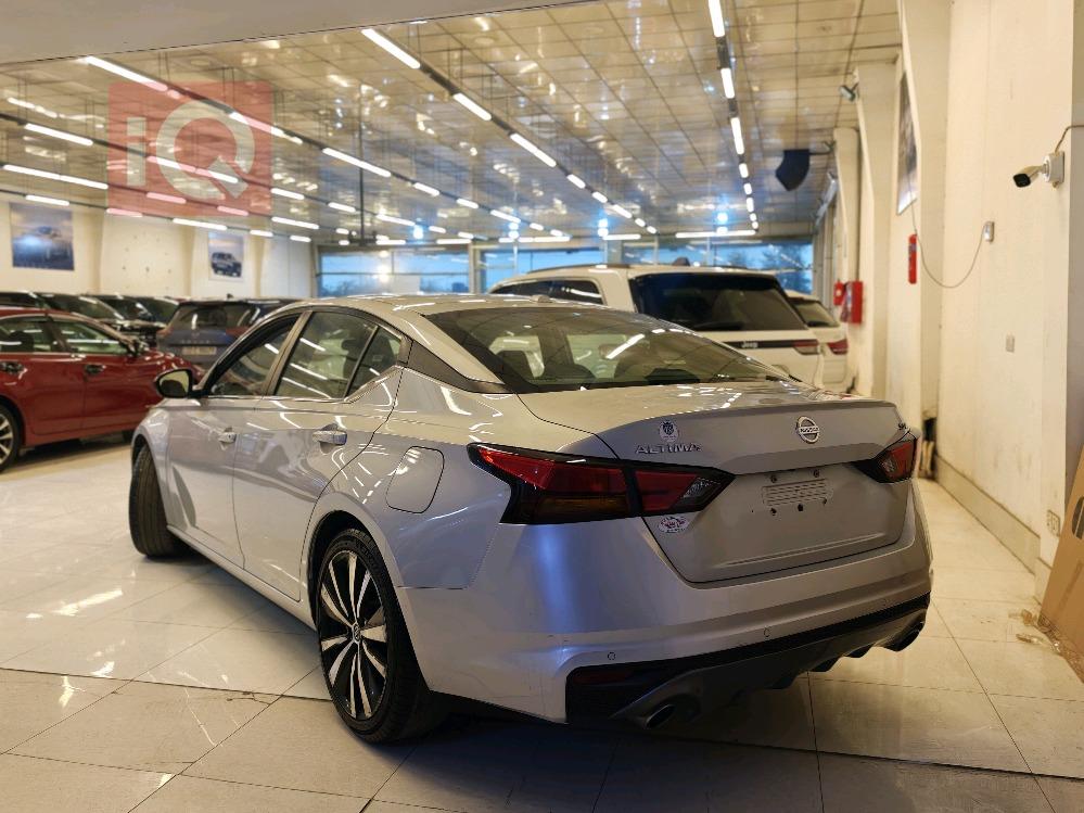 نيسان ألتيما